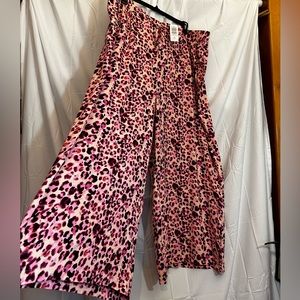 Pull-on wide leg stretch challis high rise pant.